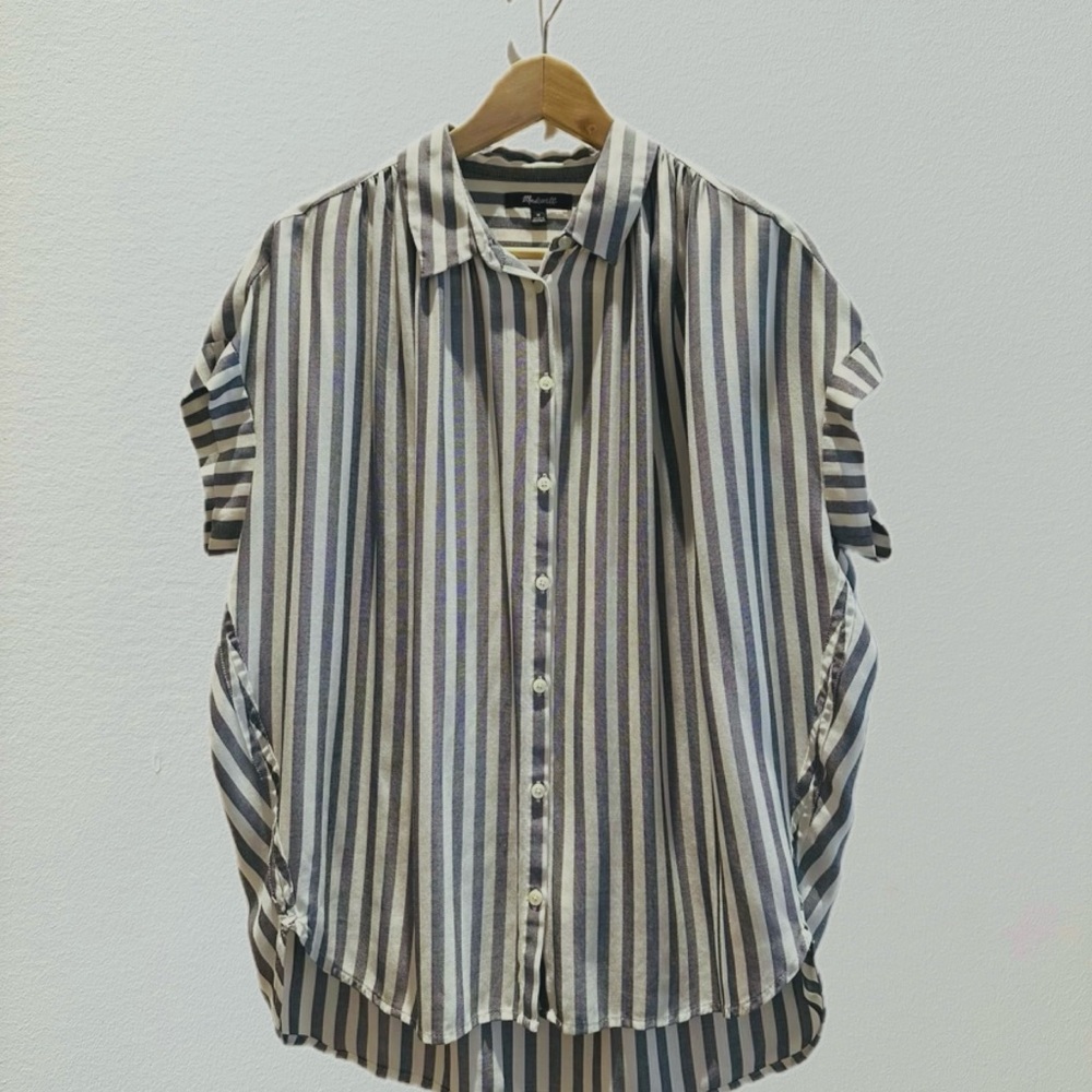 Madewell Casual Striped Button Down Shirt. Medium.